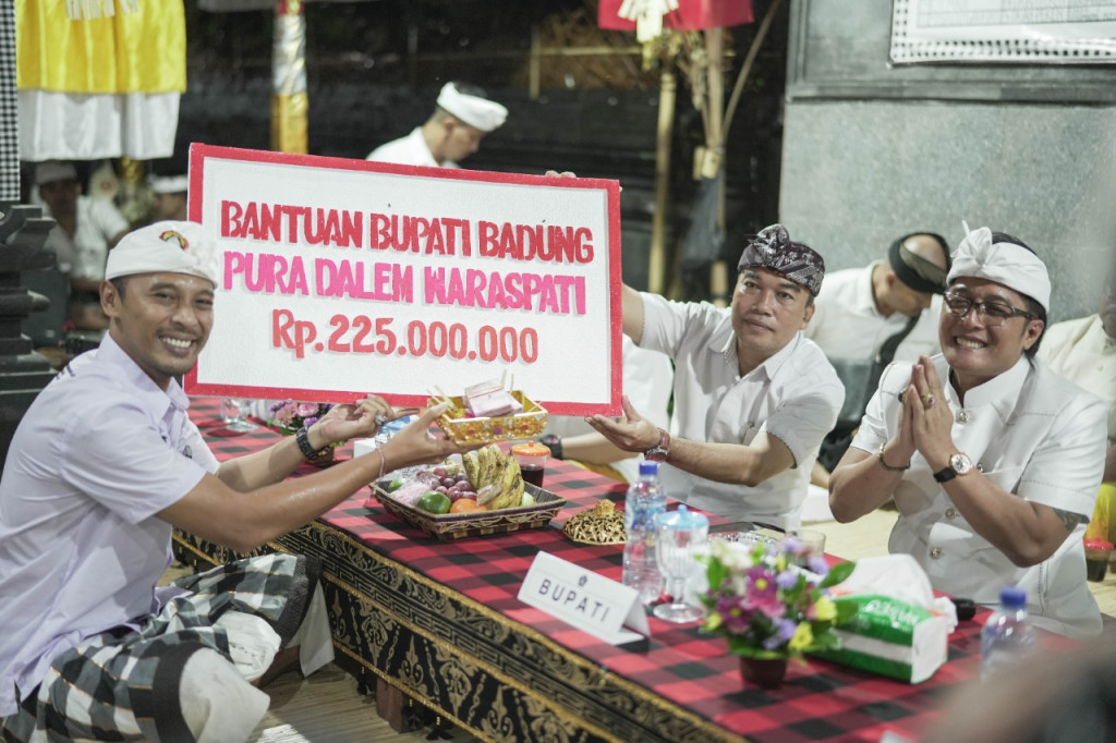 Bupati Giri Prasta Hadiri Karya Ngenteg Linggih Pura Dalem Waraspati Penarungan